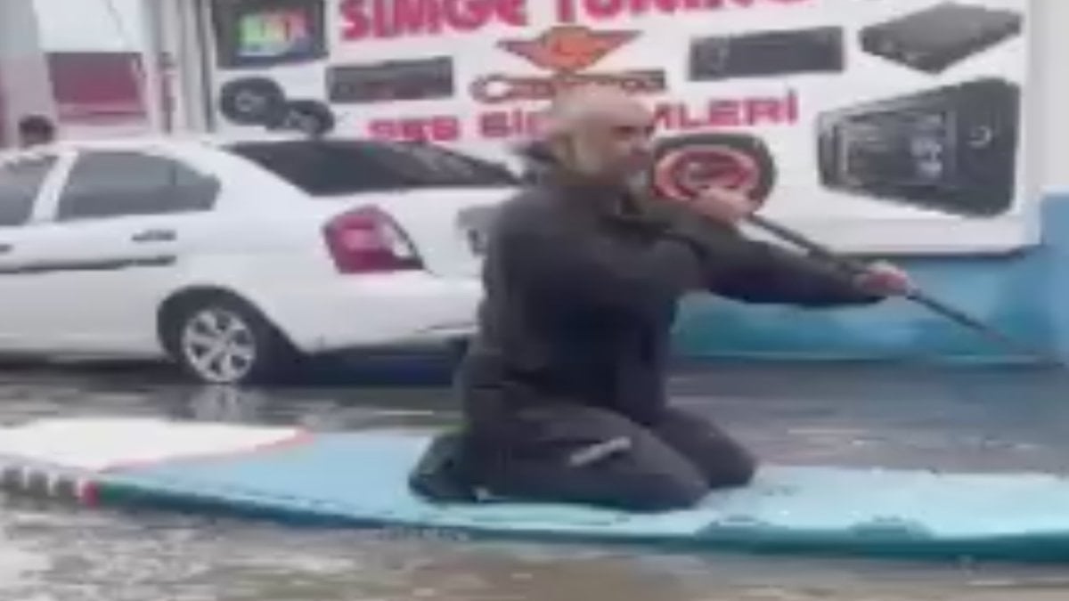 Adana’da yollar göle döndü: Sanayi ustası tepkisini SUP board ile gösterdi