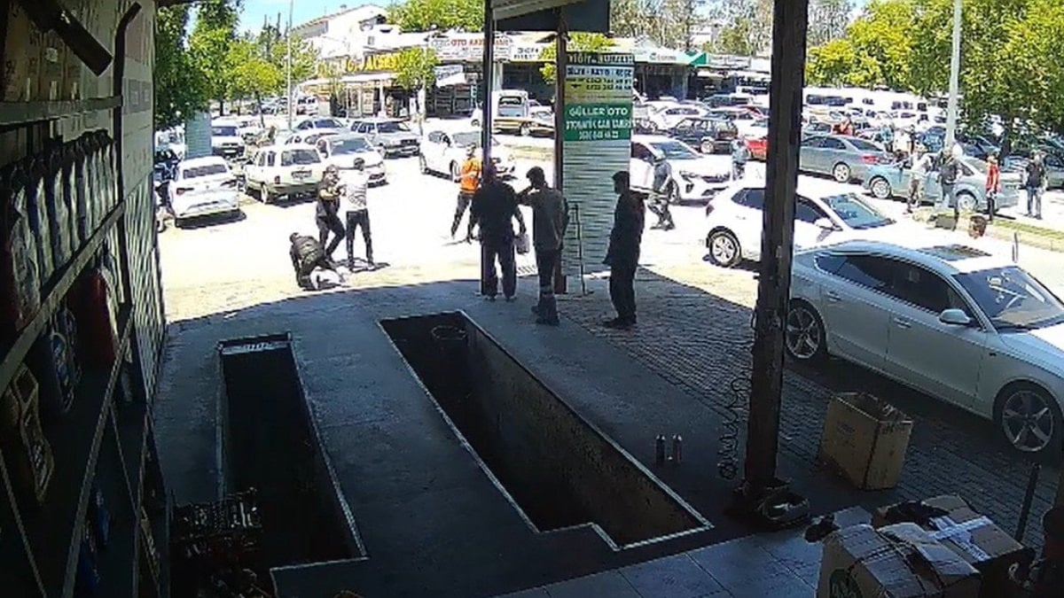 Antalya’da hatalı sürücü kendisini durdurmaya çalışanlara biber gazı sıktı