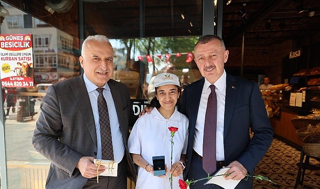 Büyükakın, ilk iş gününde de yanlarındaydı: "İyi ki varsınız"