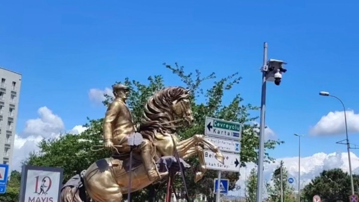 CHP'li Sancaktepe Belediyesi'nden heykel hizmeti