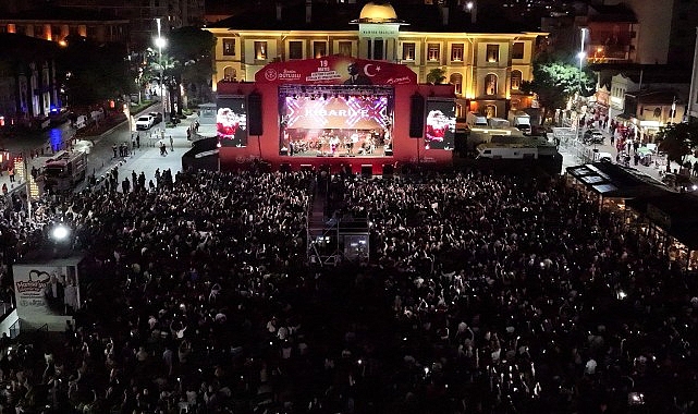 Cumhuriyet Meydanı'nda Kibariye Fırtınası Esti