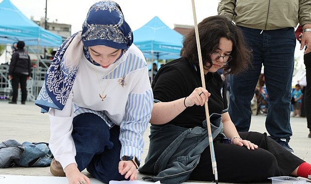 Gençliğin enerjisi EnFest'te resimlere yansıdı