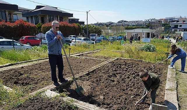 Hobi Bahçeleri'nde Sezonun İlk Mahsulleri
