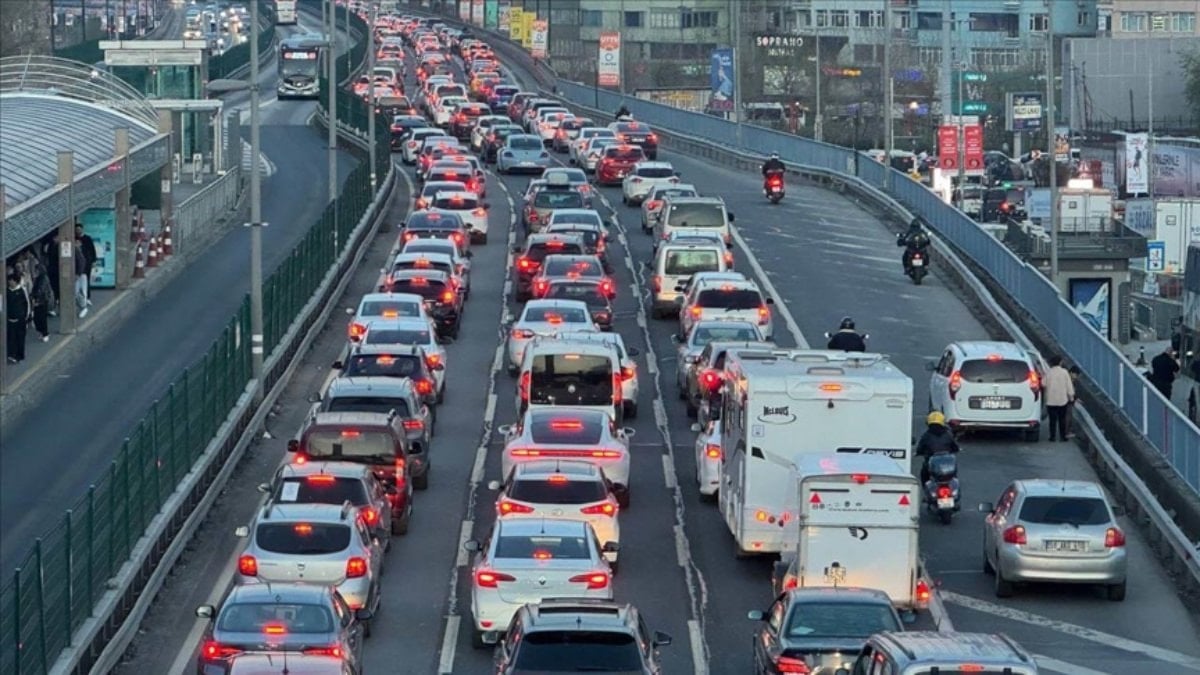 İstanbul'da haftanın ilk gününde trafik yoğunluğu