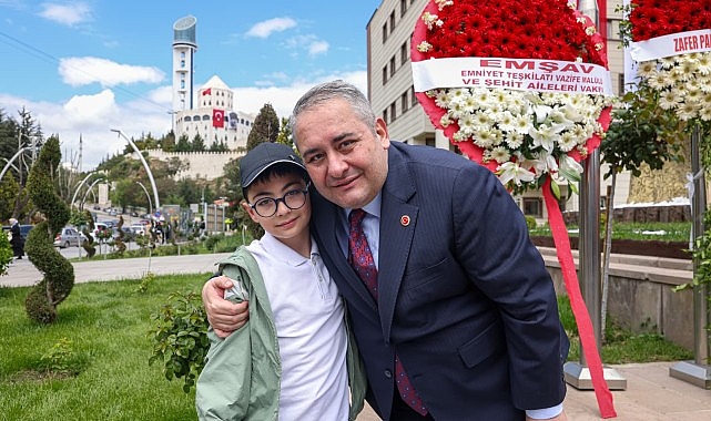 Keçiören'de 19 Mayıs Kutlamaları Çelenk Sunma Töreni İle Başladı