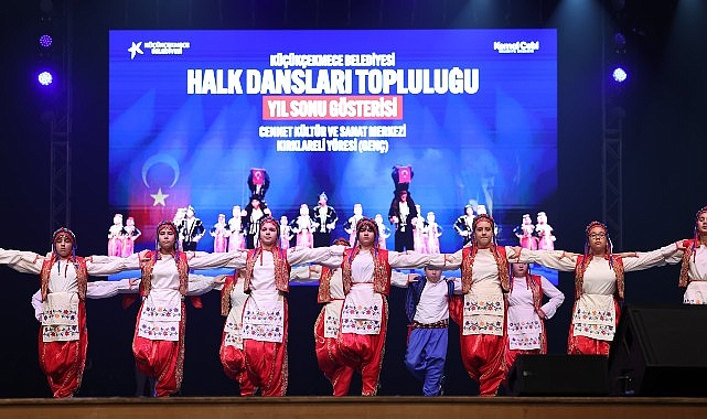 Küçükçekmece Belediyesi Halk Dansları Topluluğu'nun Yılsonu Gösterisi İzleyenleri Büyüledi