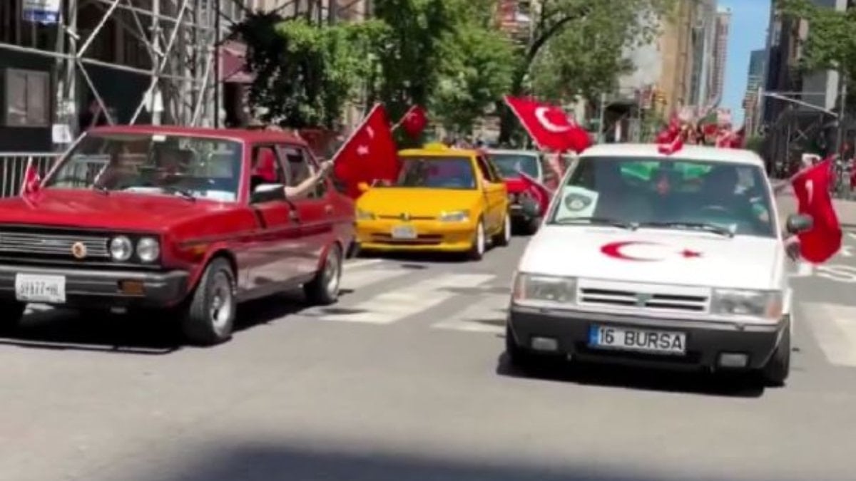 New York’ta 43. Türk Günü konvoyunun yıldızı Tofaş oldu