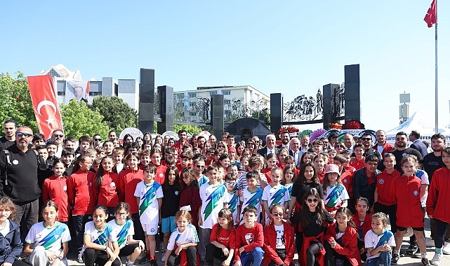 Nilüfer, 19 Mayıs'ı Cumhuriyet Meydanı'nda karşıladı