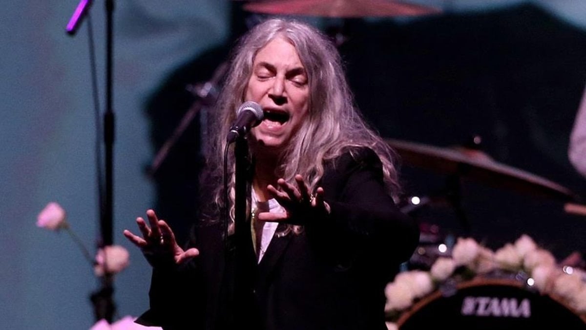 Patti Smith İstanbul'da savaş bölgelerindeki çocuklar için söyledi