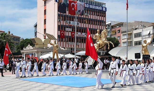 Pehlivan'dan 19 Mayıs mesajı: Gençliğin yanında olmak, geleceğe sahip çıkmaktır