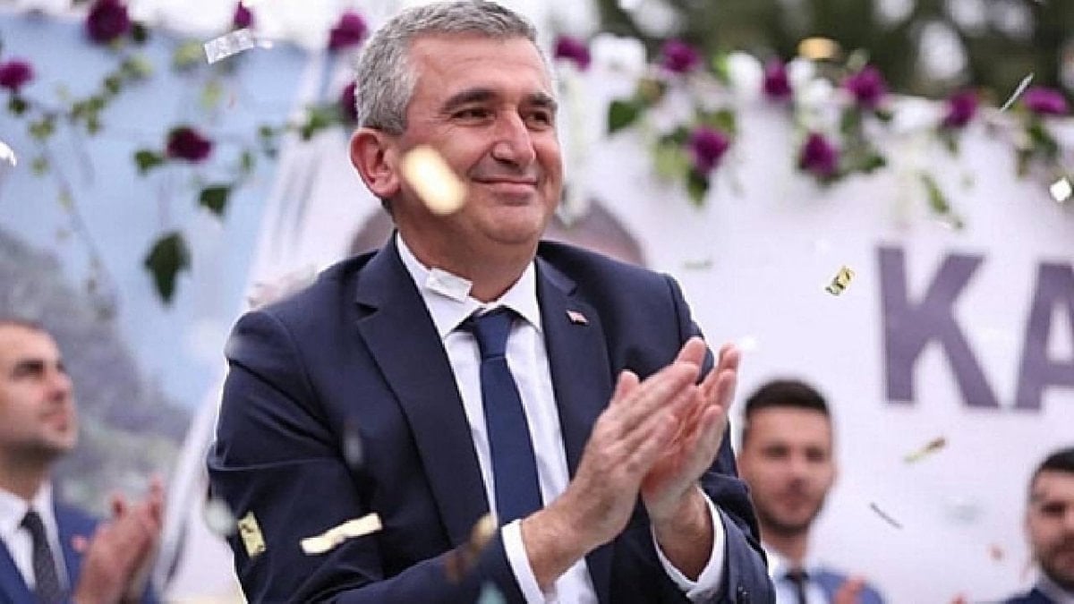 Akçakoca Belediye Başkanı Fikret Albayrak gözaltına alındı