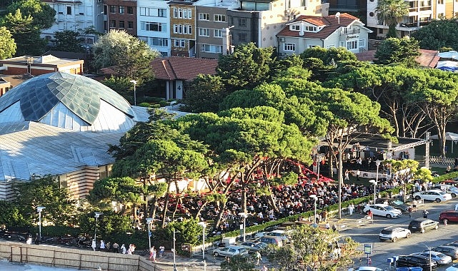Altın Karınca Ödüllü Klasik Pazar Üçüncü Yılında Sanatın Ritmini Üsküdar'da Yaşatıyor