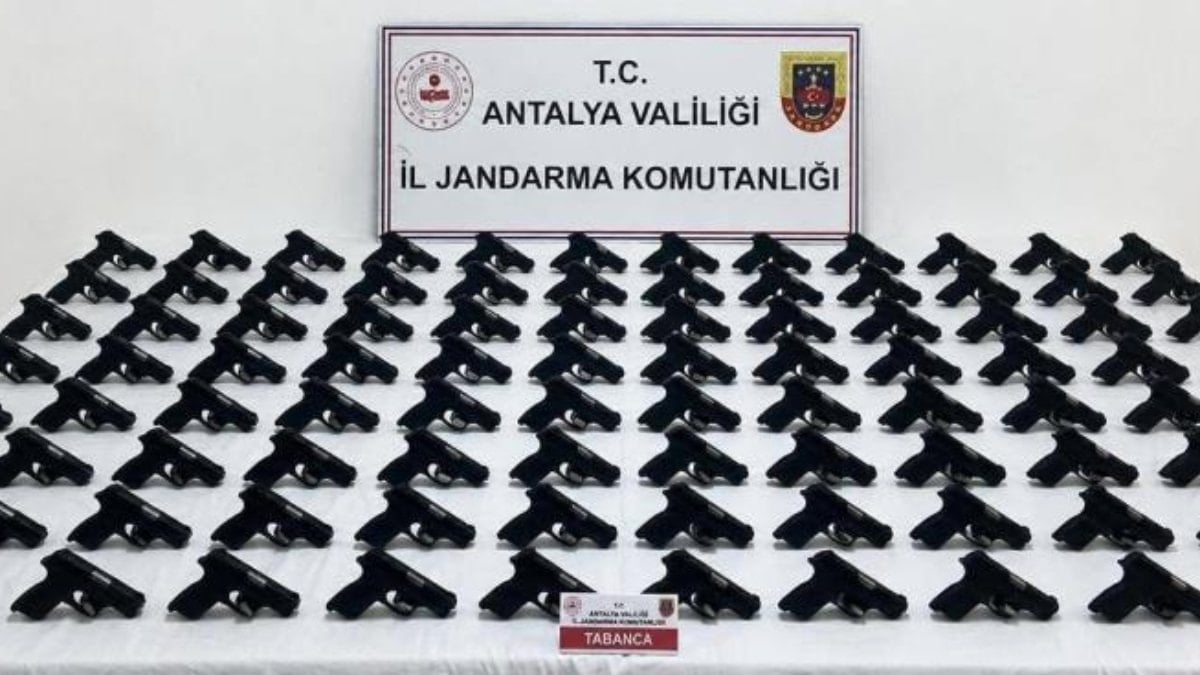 Antalya'da 100 ruhsatsız silah ele geçirildi