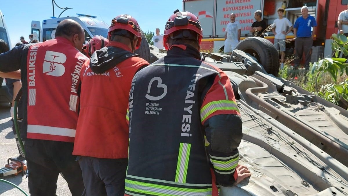 Balıkesir'de trafik kazası : 1 ölü, 3 yaralı