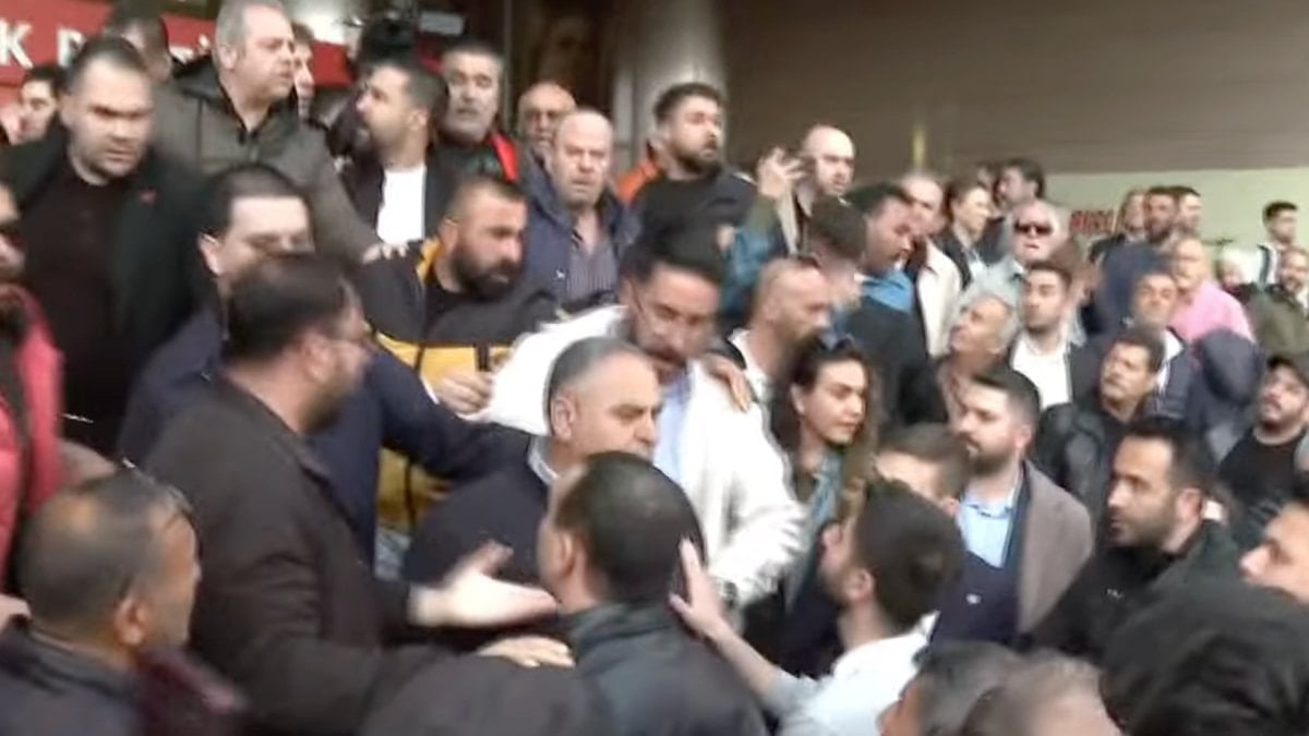 CHP Genel Merkezi önünde Hain Kemal sloganları