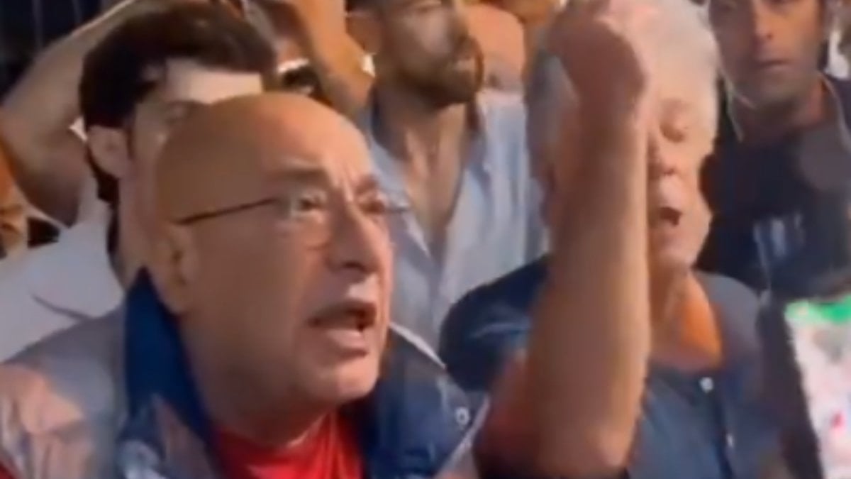 CHP Konya İl Başkanlığı önünde toplanan kalabalık İzmir’i geride bıraktı