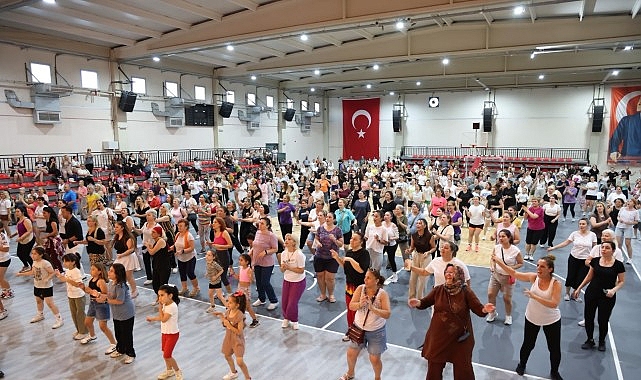 Çiğli'de Aerobik ve Dans Gecesi Coşkusu