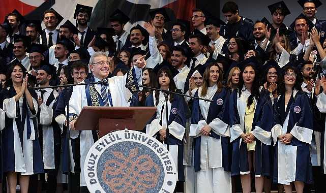 DEÜ Tıp Fakültesi'nde 48. Dönem Mezuniyet Coşkusu Yaşandı