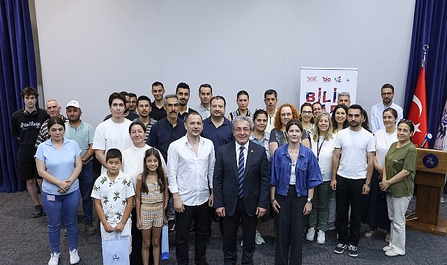 Geleceğin Meslekleri DEÜ'de Konuşuldu: Yapay Zekâ Çağında Fizyoterapist Olmak