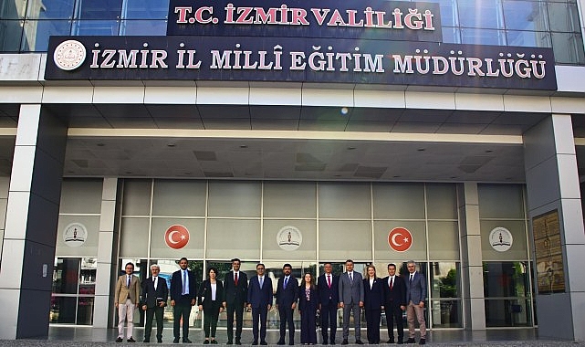 Hayat Boyu Öğrenme Genel Müdürü Dr. Emre Topoğlu ve Ekibi İzmir'i Ziyaret Etti