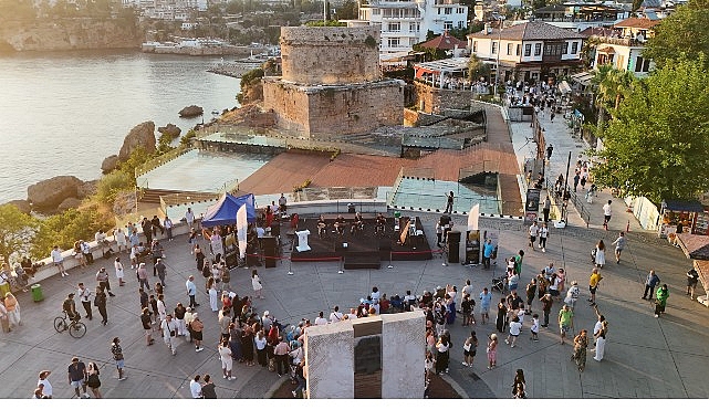 Hıdırlık Kulesi'nin muhteşem atmosferinde konser keyfi
