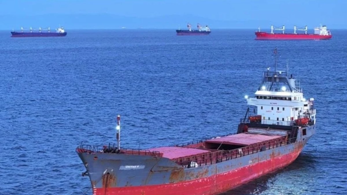 İran: Son 24 saatte 33 gemi Hürmüz Boğazı'ndan geçti