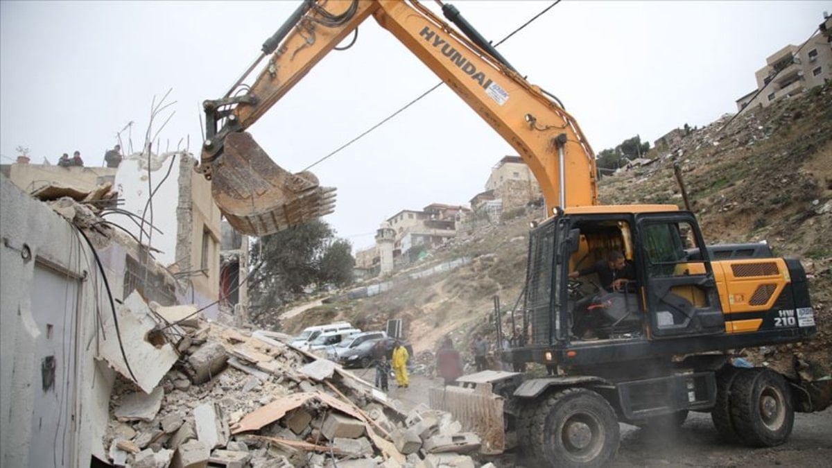 İsrail işgal altındaki Batı Şeria’da Filistinlilere ait evi yıktı