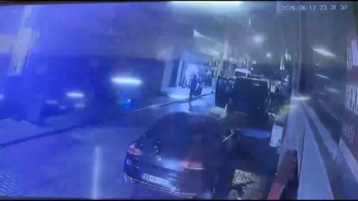 İstanbul Havalimanı'na giden VIP minibüsün yolcularını gasbeden 11 şüpheli yakalandı