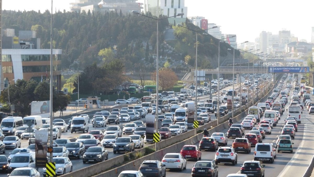 İstanbul'da trafik yoğunluğu yüzde 89'a kadar yükseldi