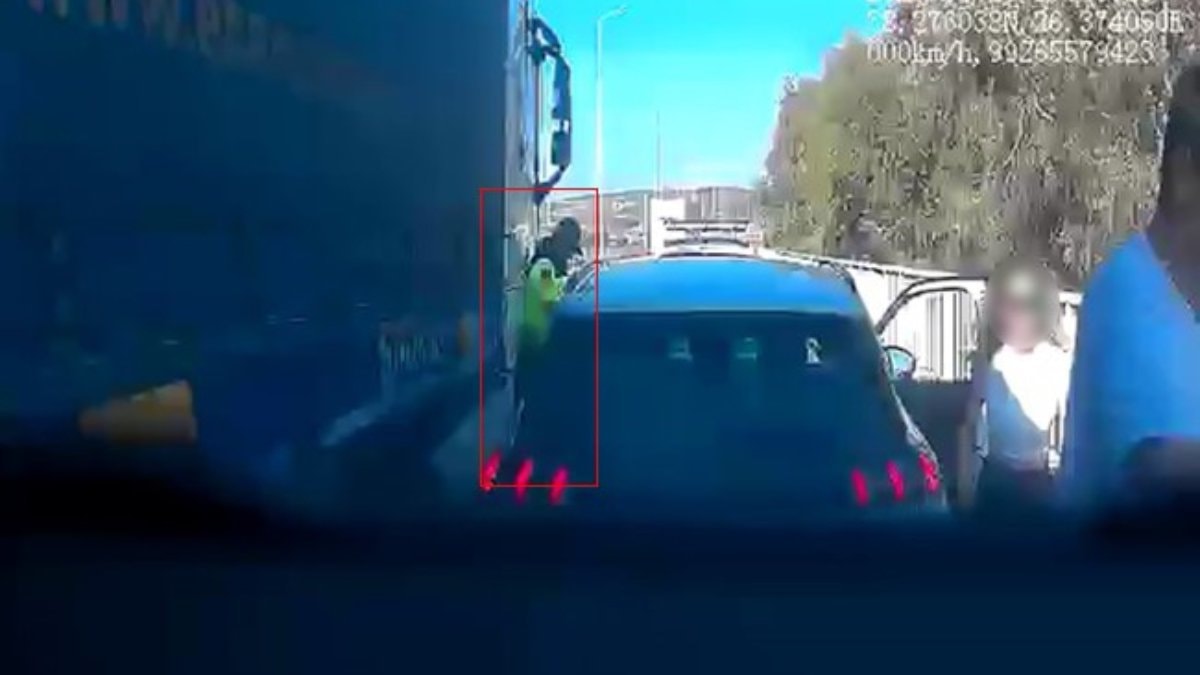 İzmir'de yakıtı biten araca yardıma koşmuştu: Otoyol jandarması ölümden döndü