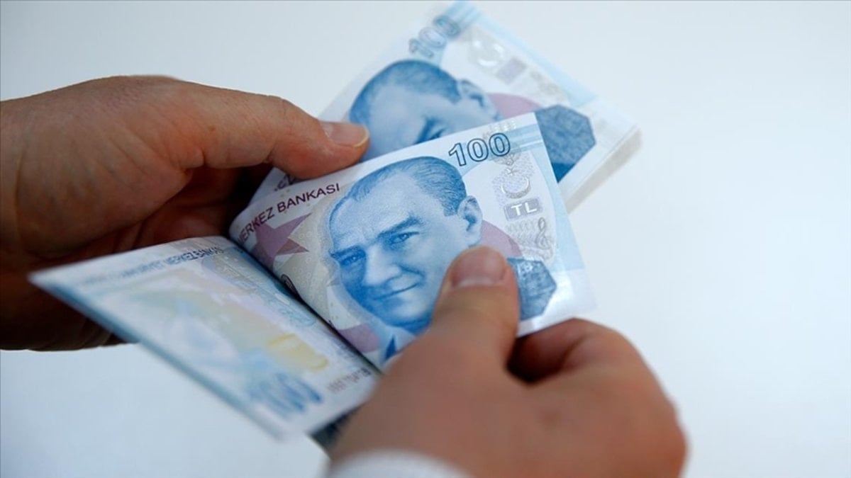 Kamu işçilerine ek ödemenin ilk yarısı yarın hesaplarda