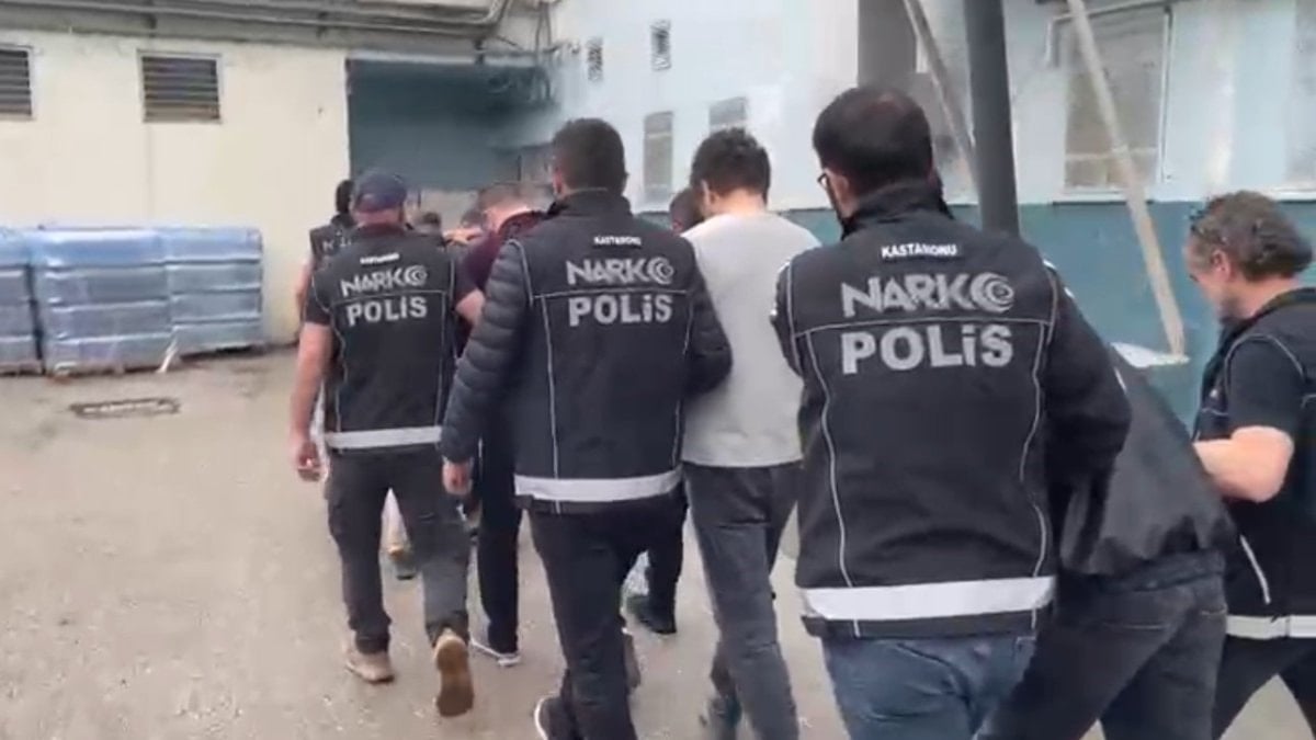 Kastamonu’da uyuşturucu tacirlerine yönelik operasyonda 5 şüpheli tutuklandı