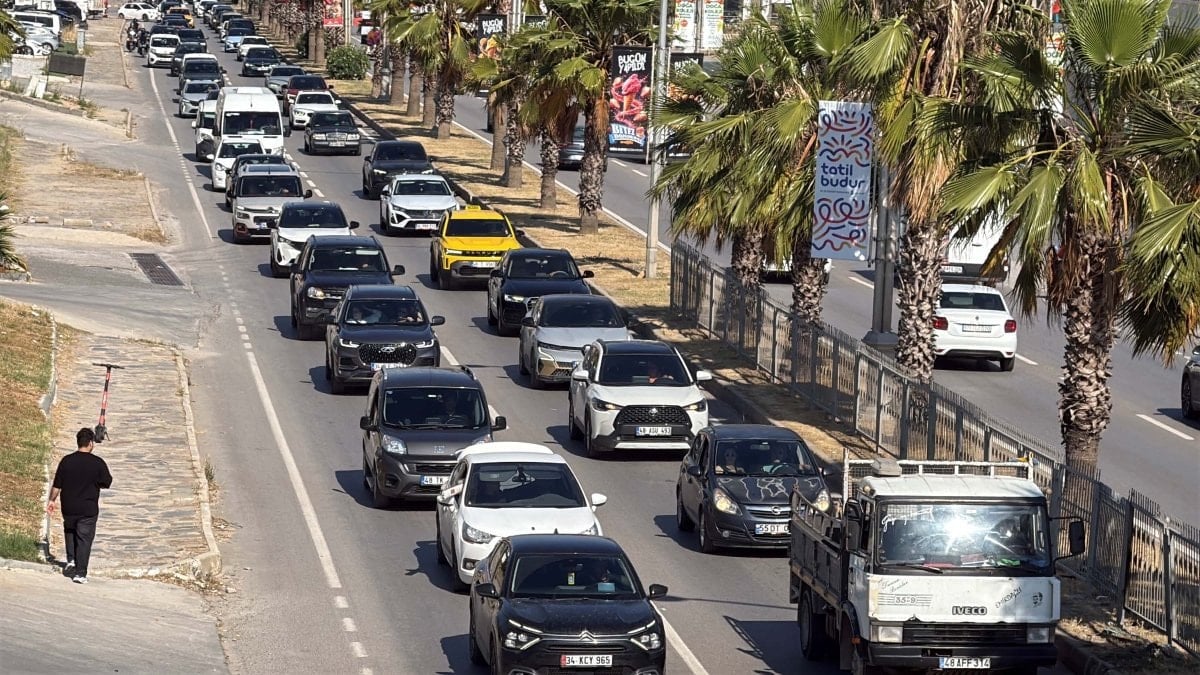 Kurban Bayramı öncesi Bodrum'a tatilci akını: 3 günde 67 bin araç girdi