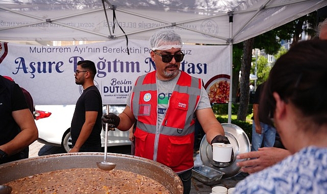Manisa Büyükşehir'den Birlik ve Beraberlik Tenceresi: Aşure İkramları Soma ve Akhisar ile Başladı