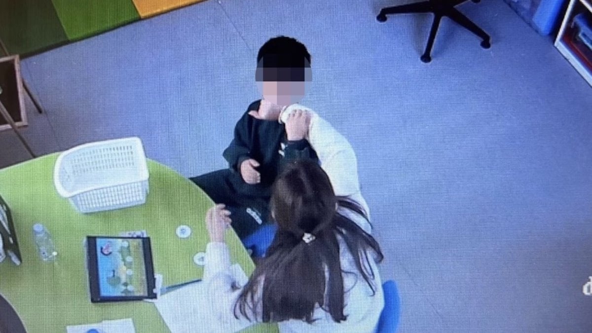 Mersin'de otizmli çocuğu darbeden öğretmen tutuklandı