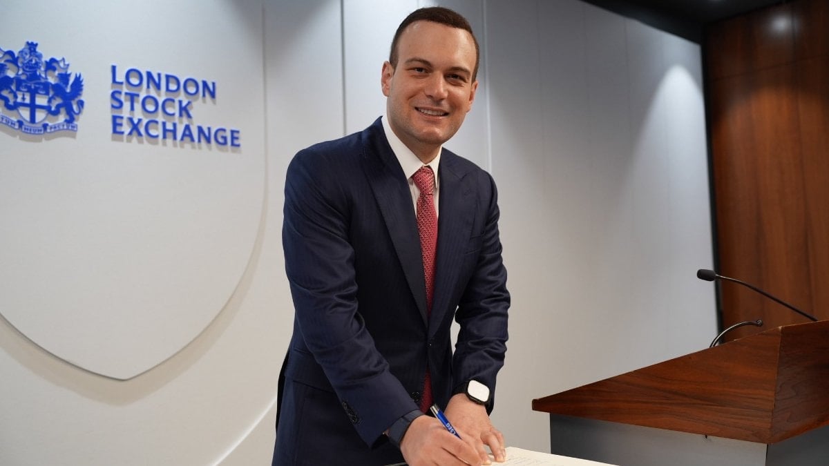 Samed Ağırbaş, Londra Borsası'nın açılış gongunu iklim eylemi için çaldı