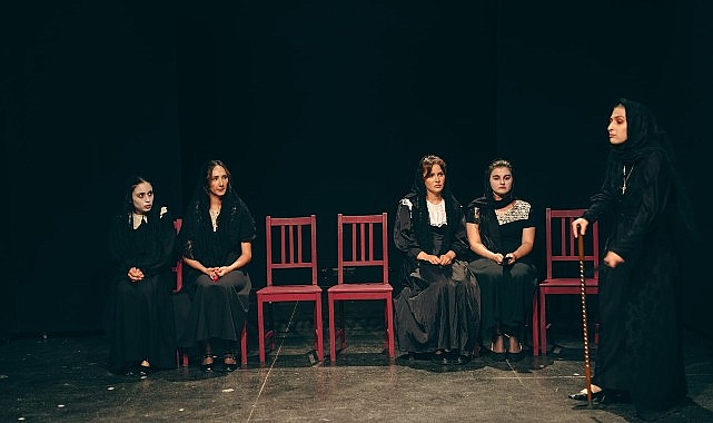 Yeditepe Üniversitesi Öğrencilerinden 'Bernarda Alba'nın Evi' Tiyatrosu