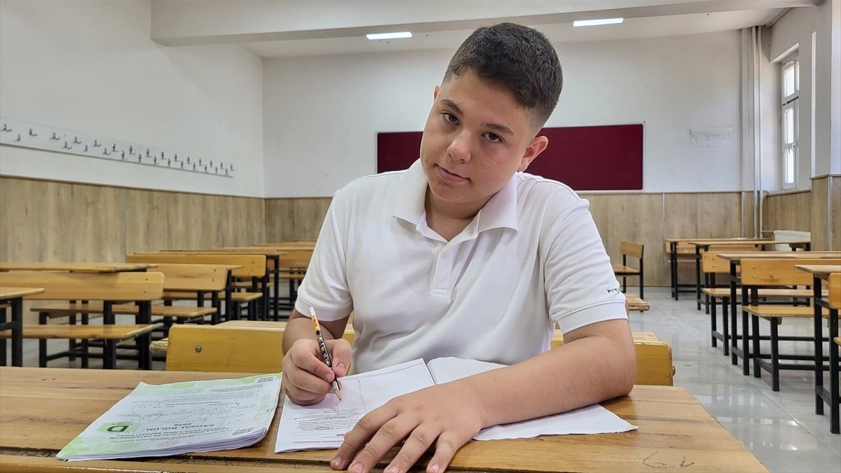 Ağabeyinin izinden giden Adıyamanlı genç, LGS'de 500 tam puan yaptı