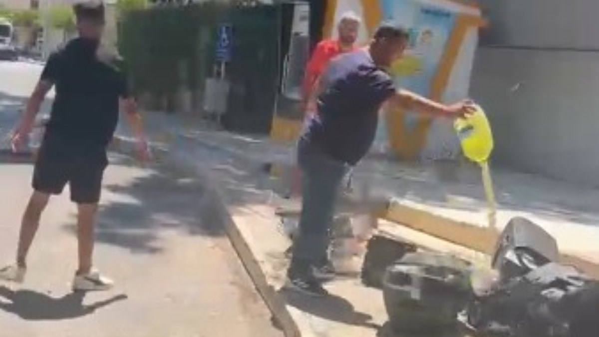 Antalya'da 839 bin liralık cezaya kızdı, ses sistemini belediye önünde yaktı