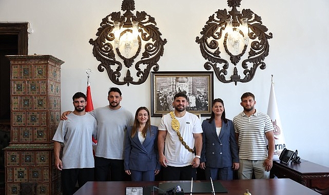 Başkan Vekili Özdemir ve Başpehlivan Erkan Taş Edirne Belediyesi'ni ziyaret etti