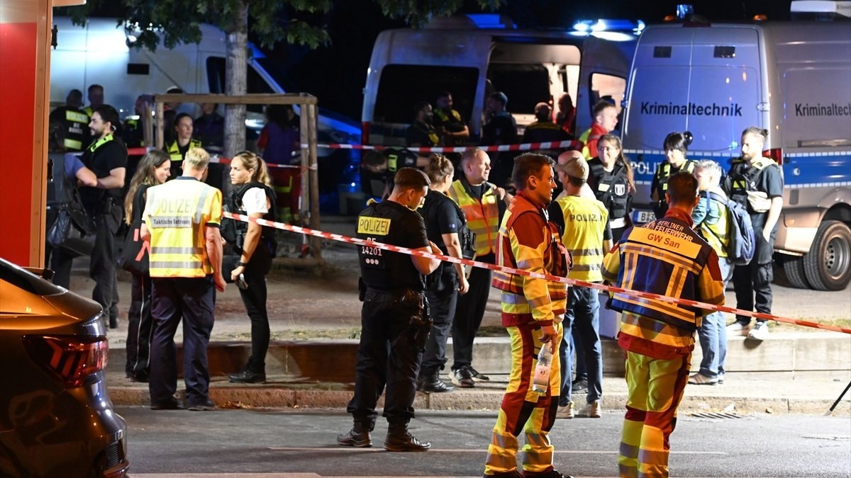 Berlin'de LGBT yürüyüşüne araçlı saldırı: 1 ölü 29 yaralı