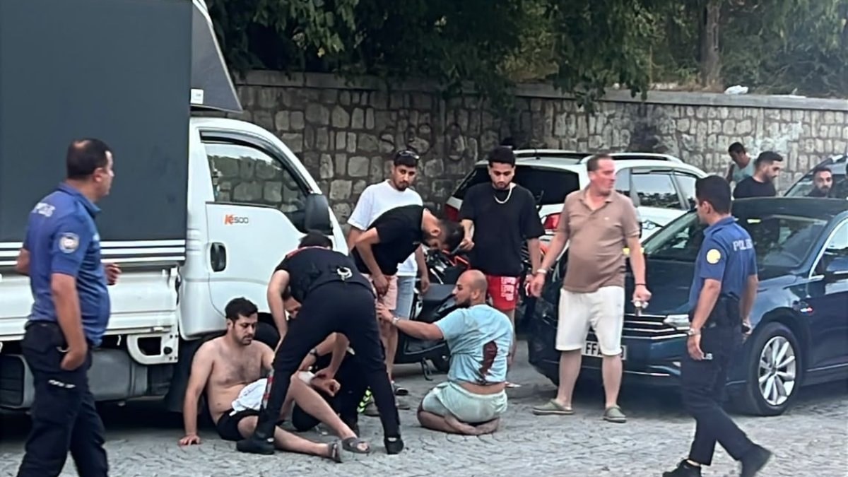İstanbul'daki yol verme kavgasında 4 kişi bıçaklandı: Polis havaya ateş açtı