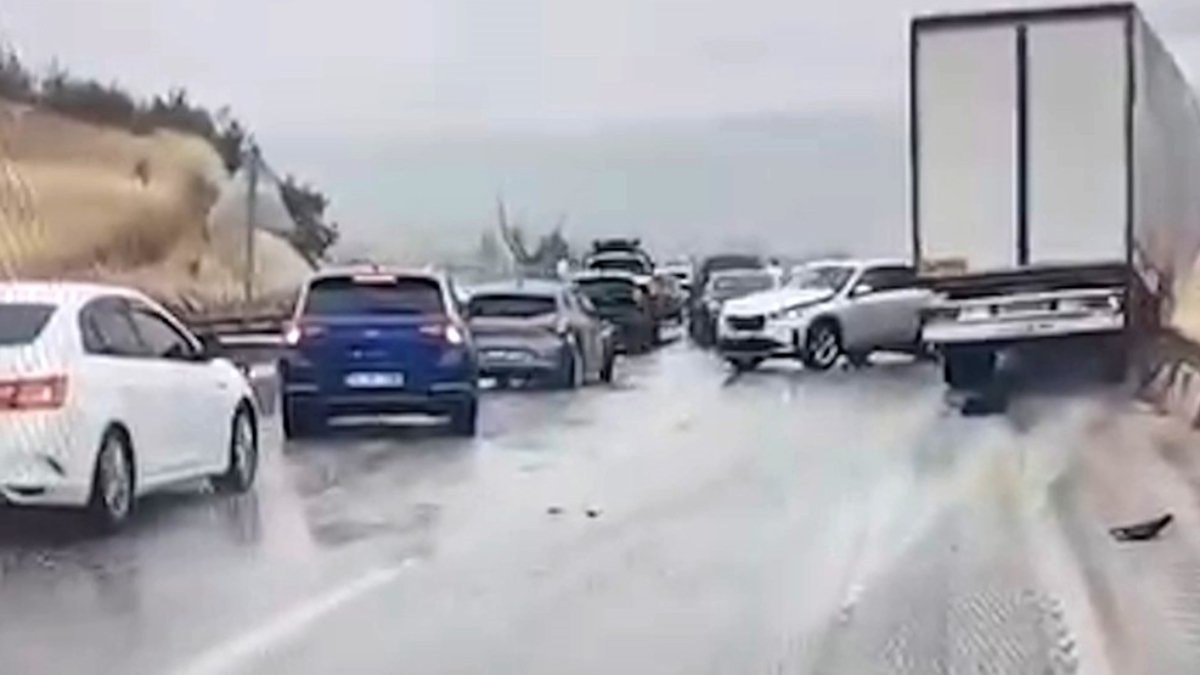 Kastamonu'da zincirleme trafik kazası kamerada