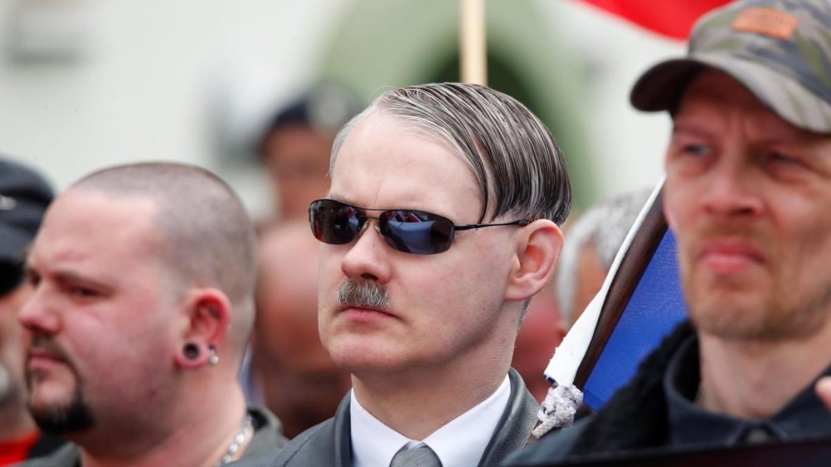 Kendisini Hitler'e benzeten Hollandalı, Almanya'da Hitler övgüsünden yargılanacak