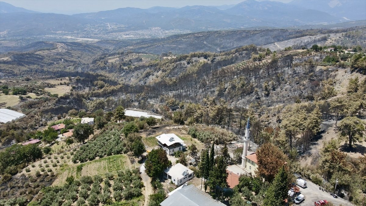 Muğla'daki yangının ardından köylüler evlerine dönüyor