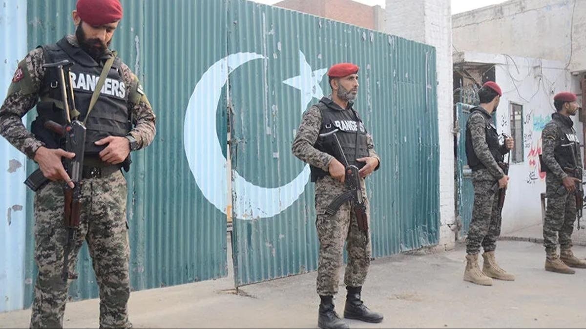 Pakistan'da polis noktasına silahlı saldırı: 9 ölü 28 yaralı