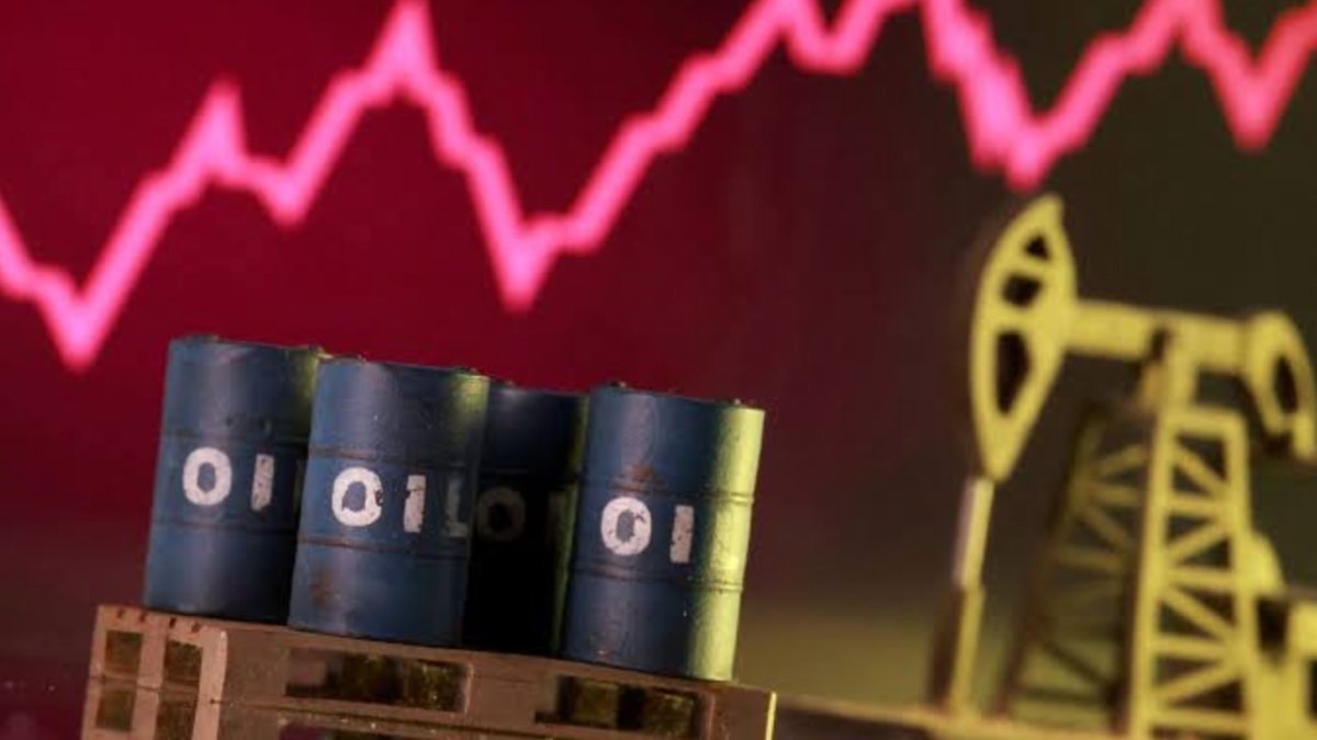 Petrol fiyatları 96 dolara merdiven dayadı