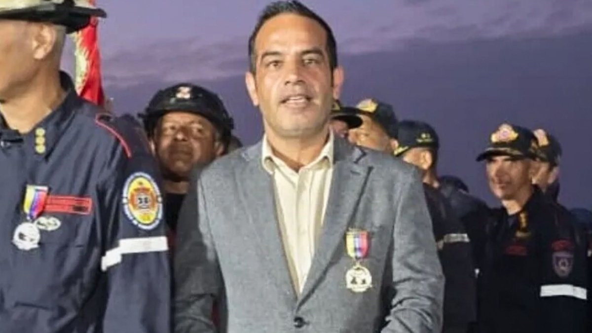 Venezuela enkaz altından 38 kişiyi kurtaran Türk vatandaşı Eser'e 'Kahramanlık Nişanı' verdi
