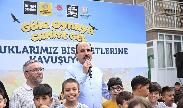 Başkan Altay, "Güle Oynaya Camiye Gel" Projesinde Bisiklet Almaya Hak Kazanan Çocuklara Bisikletlerini Hediye Etti