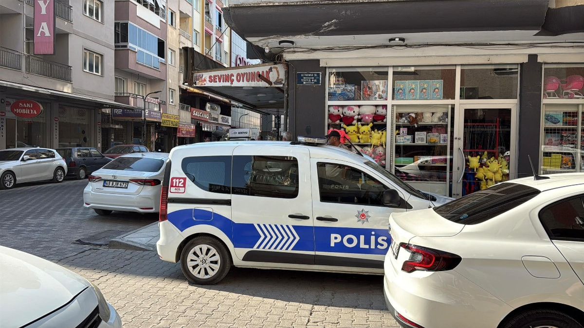 Manisa'da eşini boğmaya çalıştığı ileri sürülen koca tutuklandı